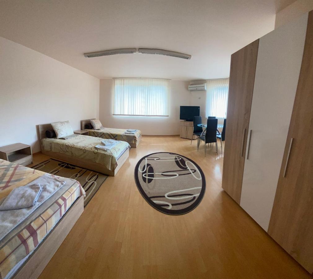 Стаи За Гости Маринови Provadiya Exterior photo